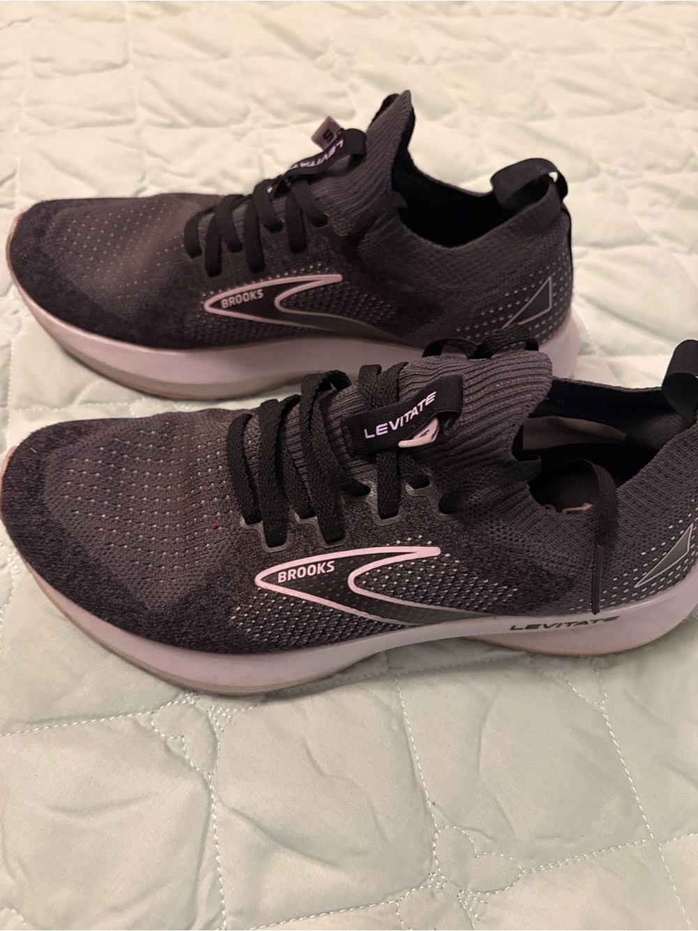 Brooks Levitate Women's Running Shoes - dark navy  with Light Pink Trim, size 6